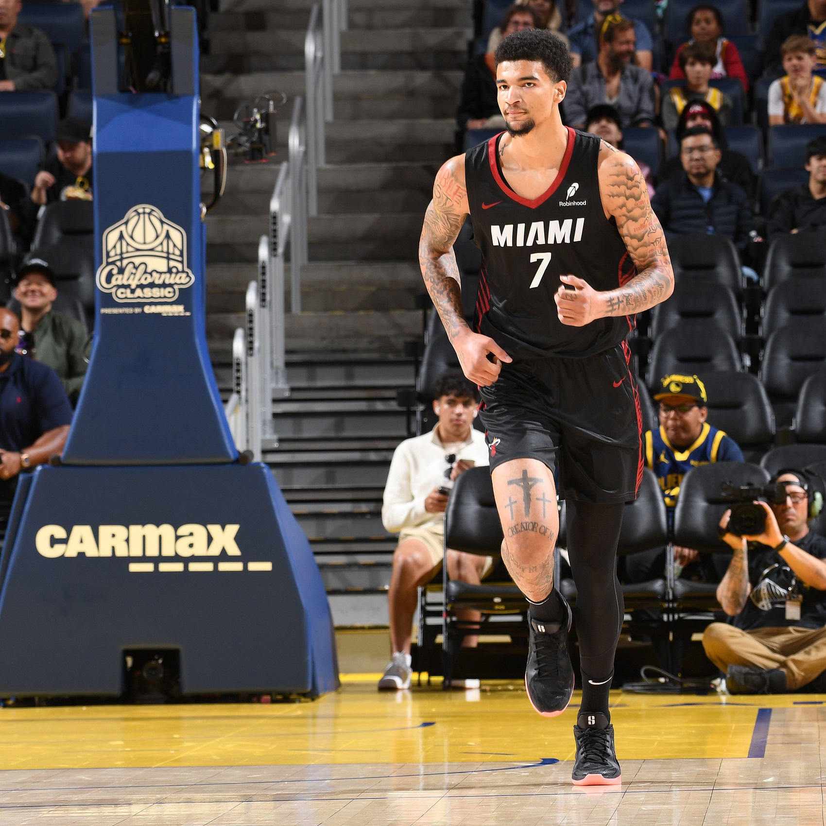 开云登录网址入口-Windhorst：热火拒绝交易韦尔 哈克斯职业态度引发管理层担忧