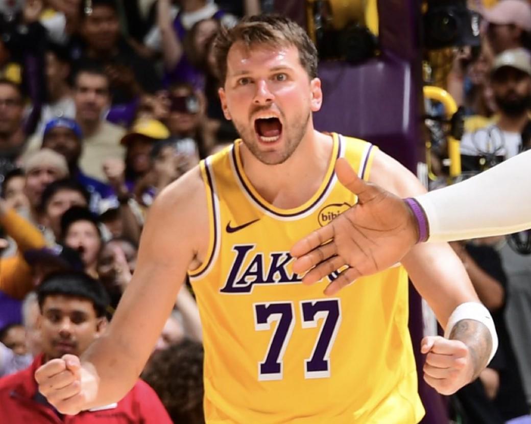 开云登录网址入口-东契奇谈绝杀：看到包夹我选择了撤步，我对自己的投篮有信心