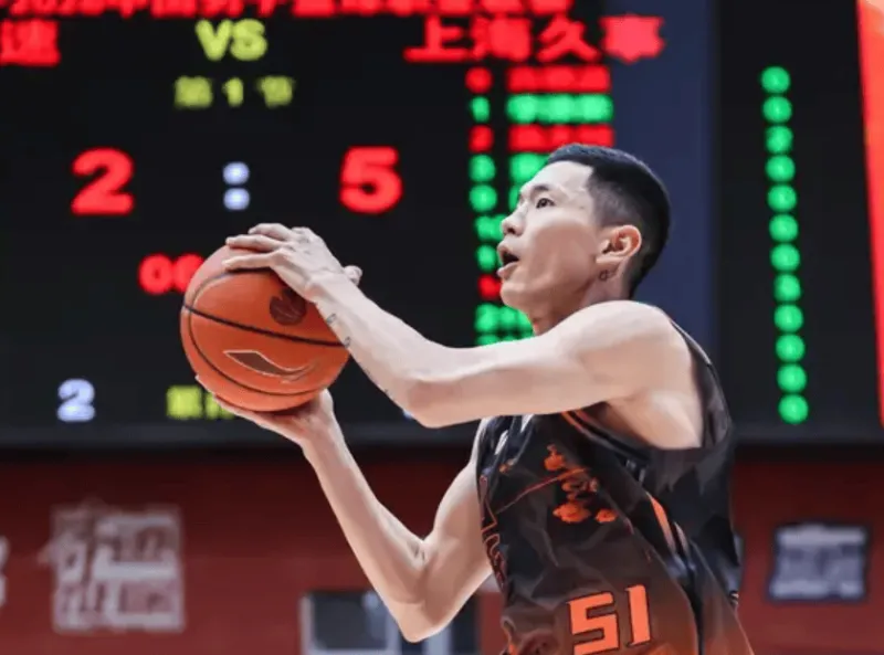 开云网站-陈林坚半场9中5得到13分，其余队友合计32中7仅22%得到19分